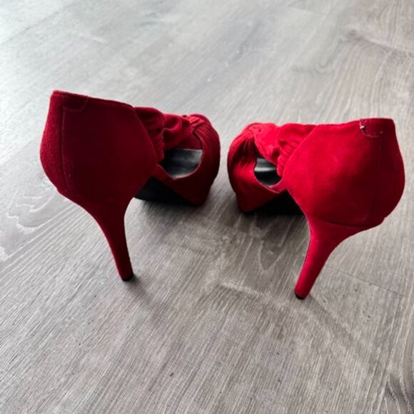 Jessica Simpson Red suede heels - Picture 4 of 10